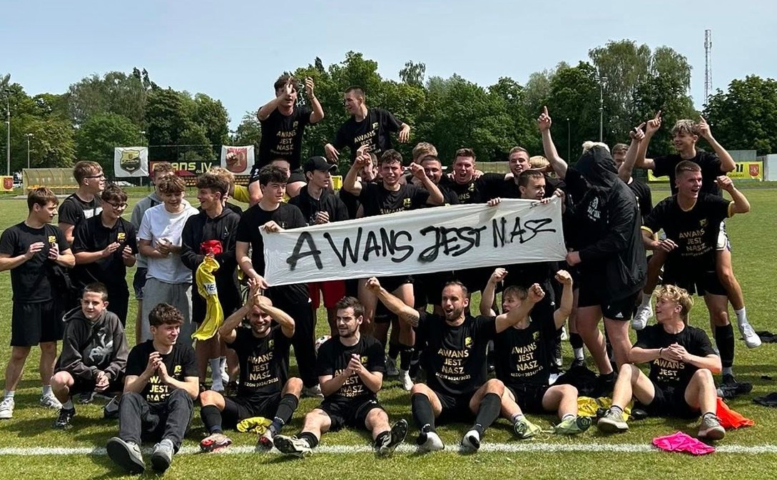 Klasa B:  Czarni Pruszcz Gdański z awansem do Klasy A