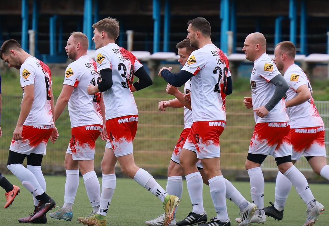 Komu najbliżej do „okręgówki”?